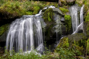Deutschlands höchsten Wasserfälle sind in Triberg